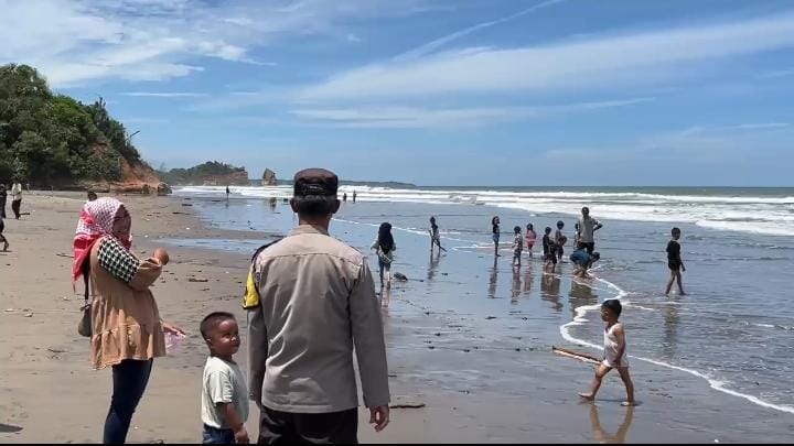 H+2 Pengunjung Wisata Meningkat, Polsek Imbau Tak Mandi di Pantai Urai