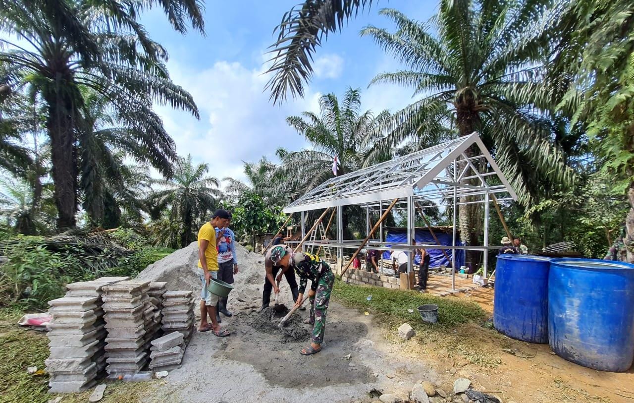 TNI Polri dan Masyarakat Kompak Gotong Royong Sukseskan TMMD ke-120 di Bengkulu Utara 