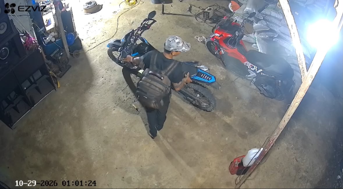 Terekam CCTV, Motor Honda CRF Warga Suka Maju Digondol Maling