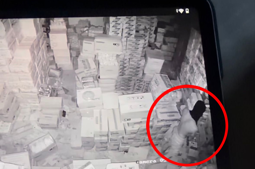 Bobol Warung Dini Hari, Aksi Pelaku Terekam CCTV