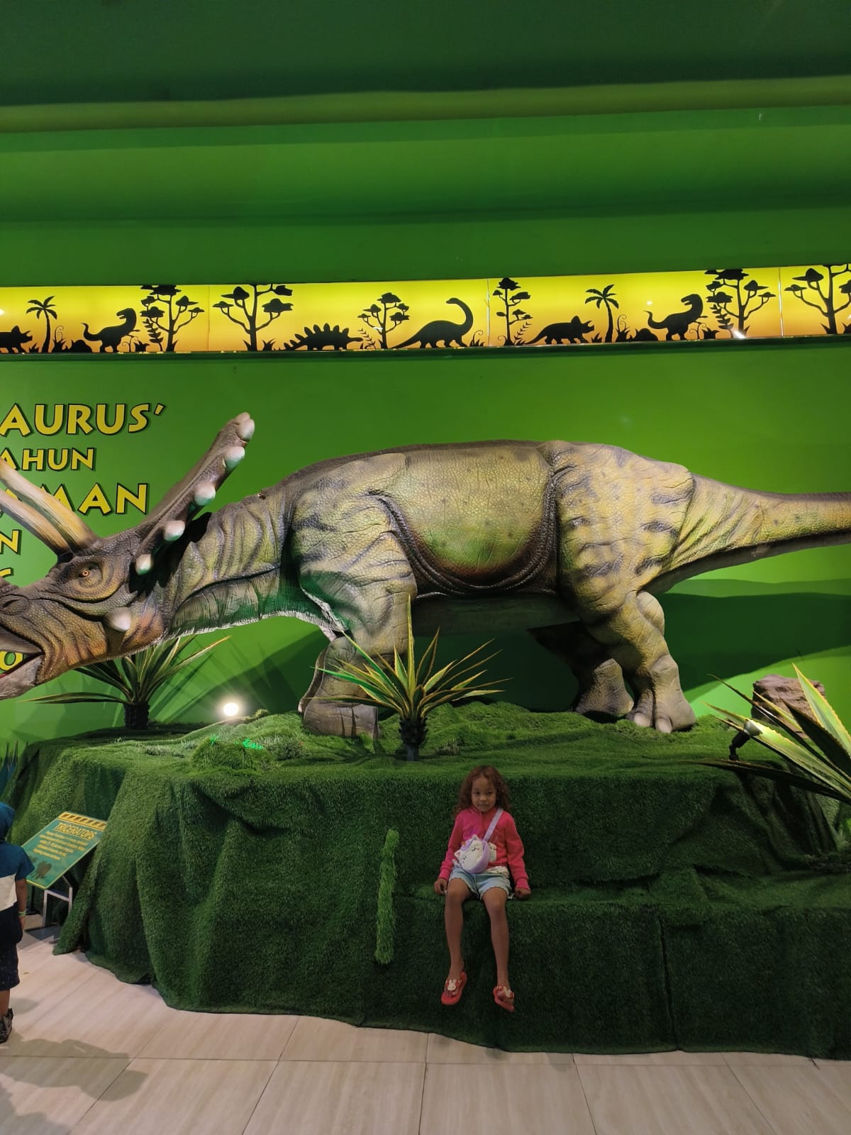 Hanya Satu Bulan, Wahana Dinosaurus Hadir di Bencoolen Mall