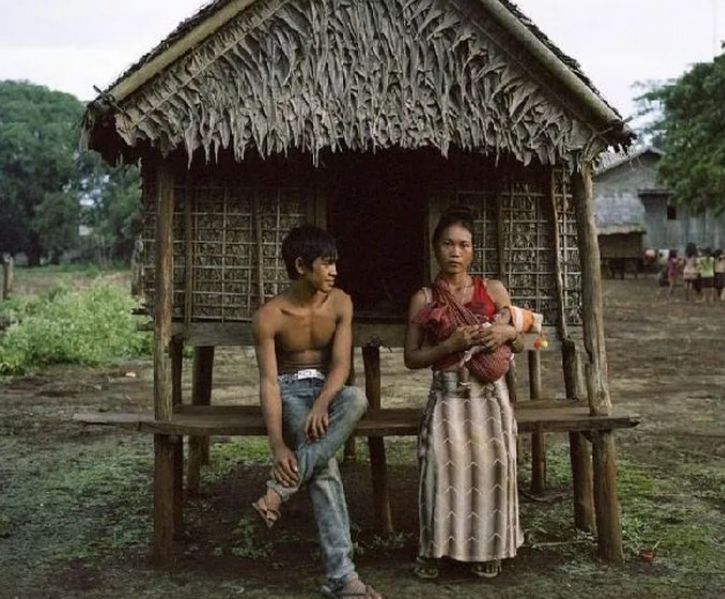 4 Ritual Paling Nyeleneh dari Suku Pedalaman di Indonesia, Ternyata Hubungan Sejenis Sudah Ada Sejak Dulu