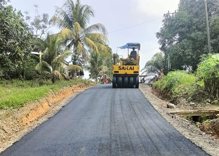 Pengaspalan Link Jalan Napal Putih-Muara Santan Tuntas, Camat: Semoga Berkelanjutan