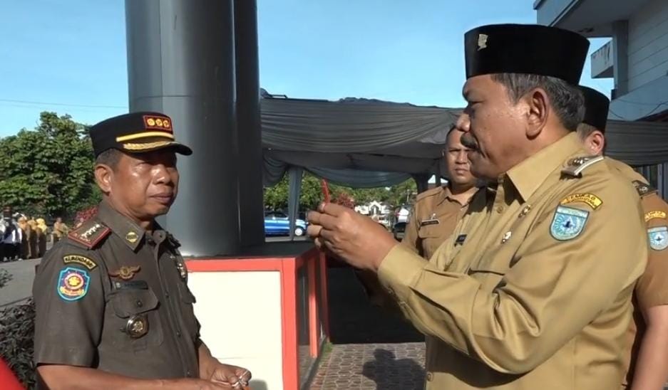 Datang di Bengkulu Utara, Bupati Mian Serahkan Kunci Hibah Kendaraan dari Jepang