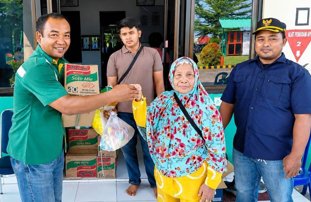 Paket Sembako Bantuan Perusahaan Sasar Warga Bukit Makmur