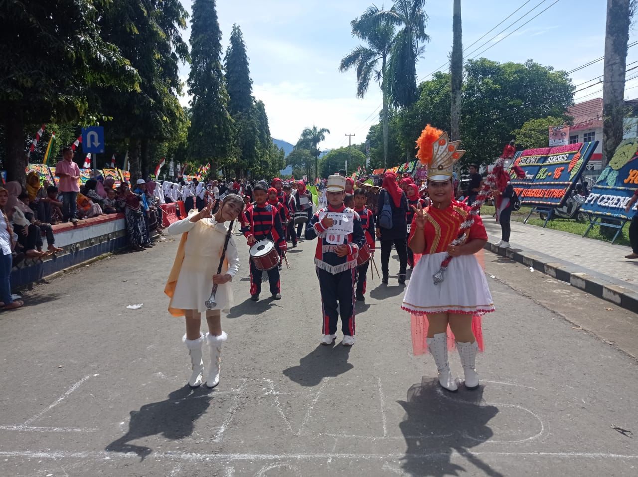 Tampil Memukau, Drumband SDN 010 BU Meriahkan HUT Kota Arga Makmur