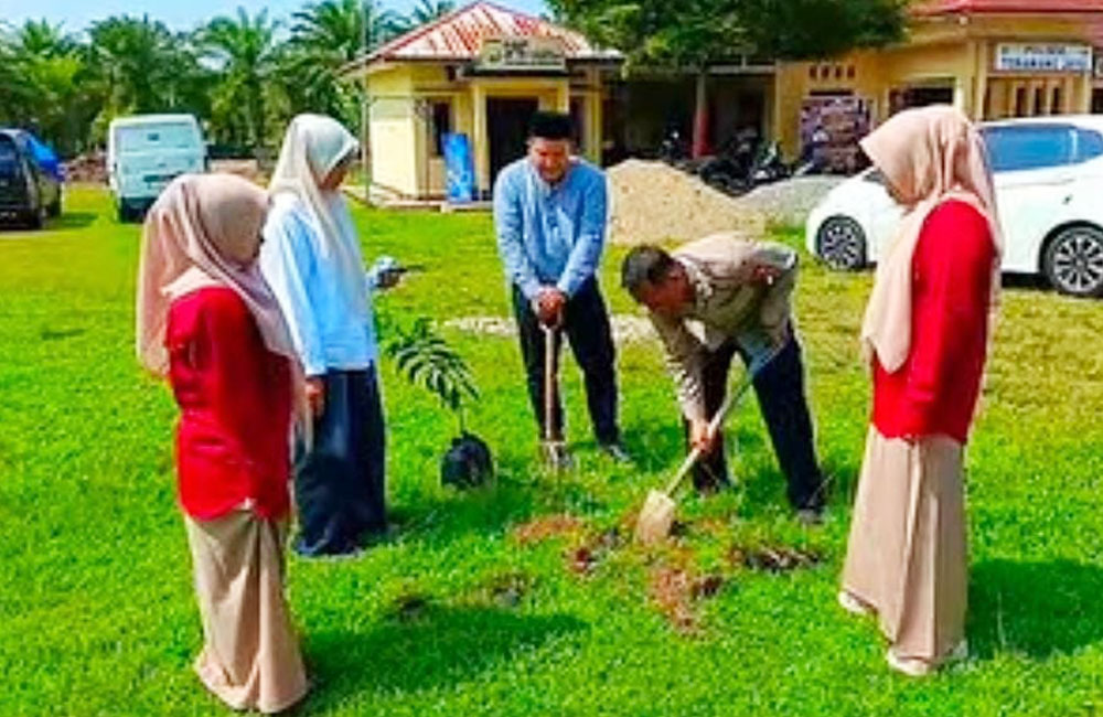 Peduli Lingkungan, Calon Pengantin Wajib Tanam Pohon