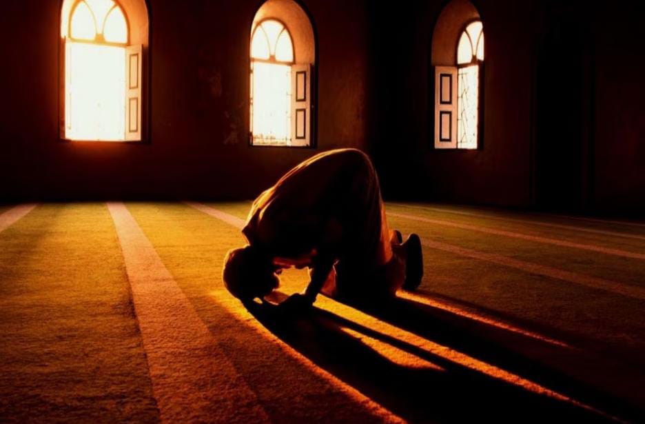 Hati-Hati, Ibadah Sholat Kamu Hukumnya Menjadi Haram, Jika Dilakukan di Tempat Ini