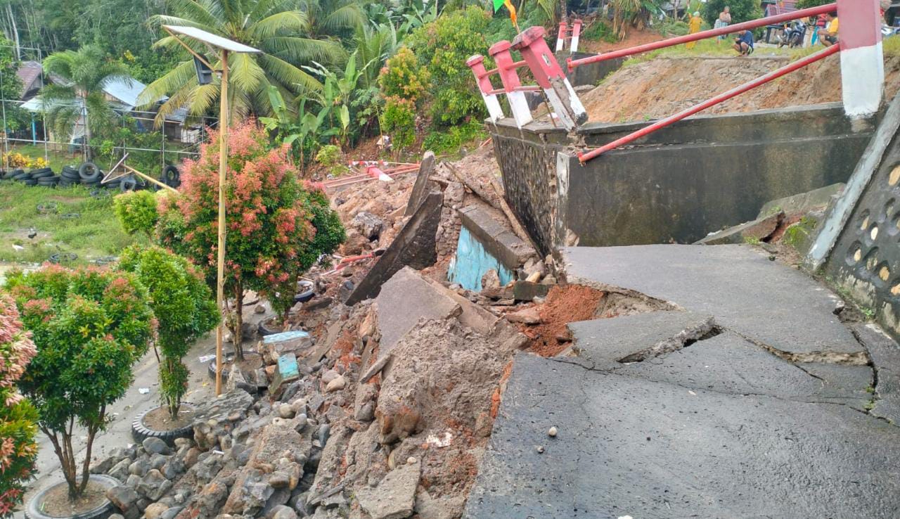 Titik Aman Jalan Tersisa 2,5 Meter, Pemkab Bengkulu Utara Didesak Tangani Longsor di Lubuk Mindai