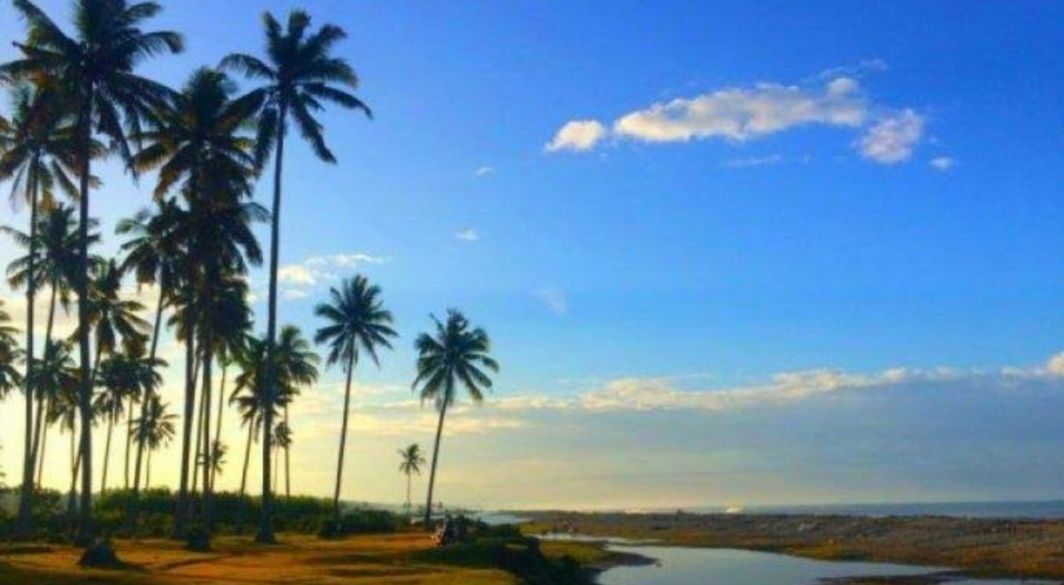 Menghabiskan Akhir Pekan di Pantai Bengkenang, Wisata Alam Bengkulu yang Indah dan Eksotis