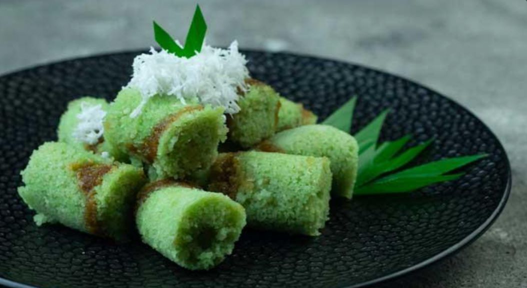 Kue Putu, Jajanan Tradisional yang Tak Lekang oleh Waktu