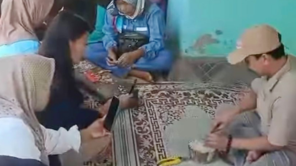 Berdayakan Kaum Ibu, Teguh Bangkitkan Kemandirian Ekonomi