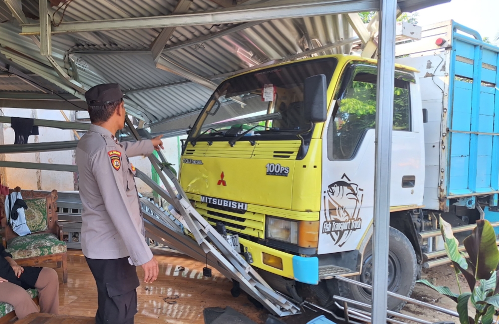 Senyap, Colt Diesel Geruduk Bengkel Motor di Padang Sepan 