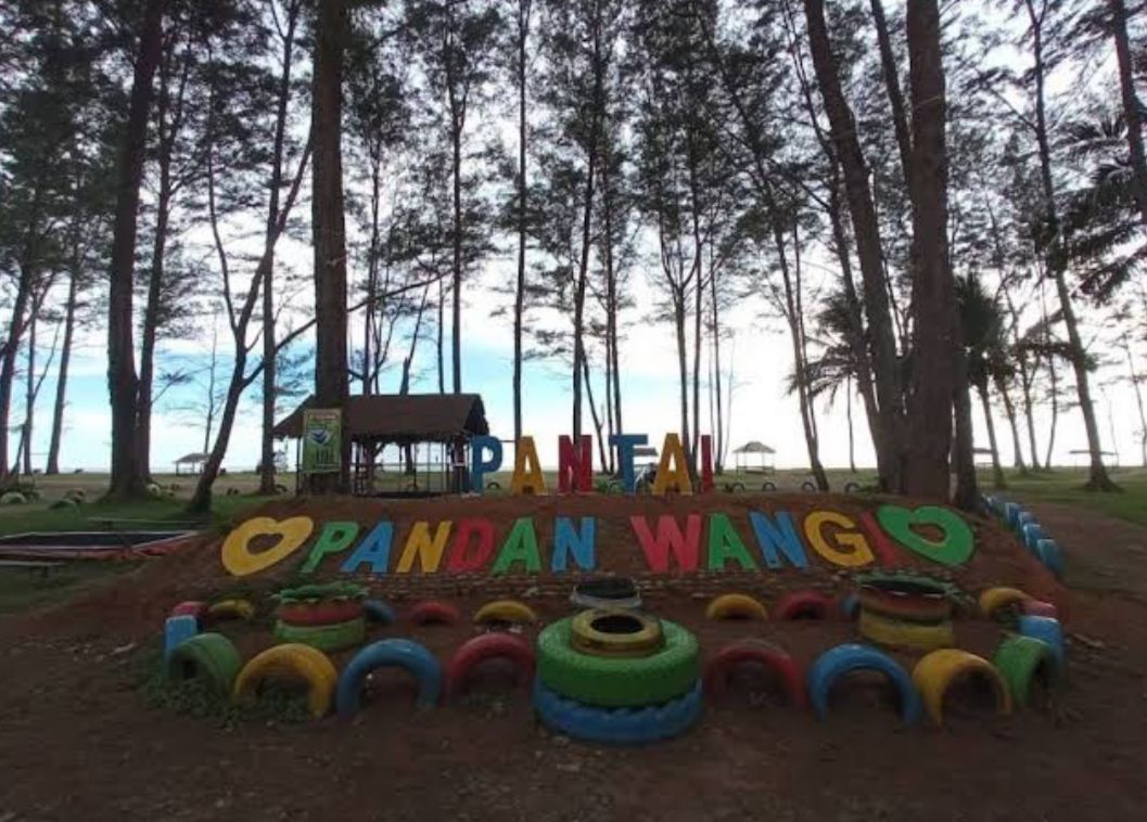 Pantai Pandan Wangi Harus Masuk ke List Liburanmu! Ini Alasannya