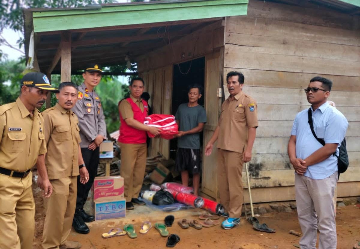 Dinsos Bengkulu Utara Sambangi Korban Angin Puting Beliung di Renah Jaya