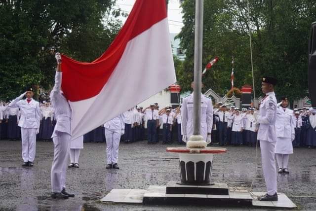 Kades Lubuk Lesung Himbau Masyarakat Mulai Pasang Bendera Merah Putih