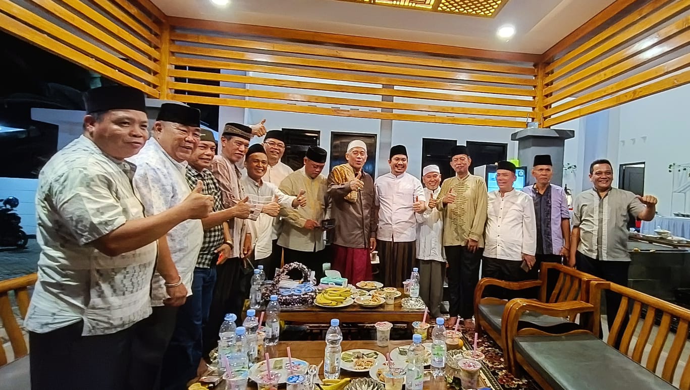 Buka Bersama Arie Septia Adinata,  Imron Rosyadi jadi Imam Solat Maghrib