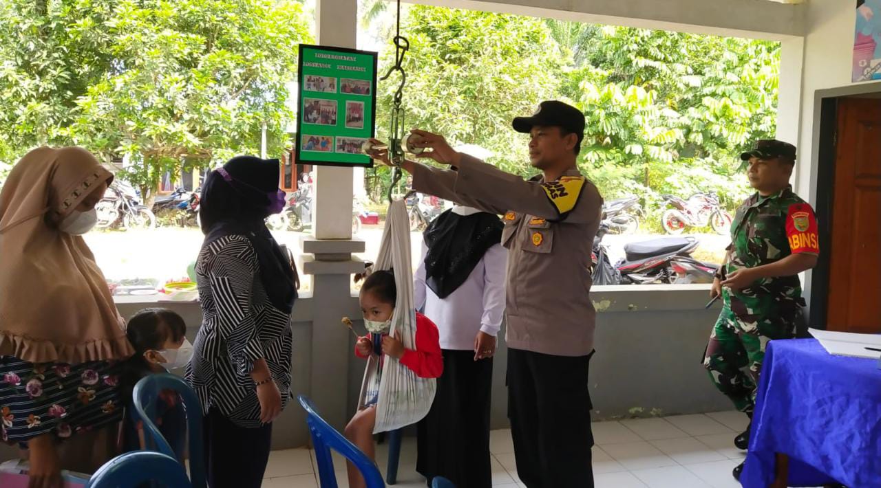 Pantau Langsung Kegiatan Posyandu, Kapolsek: Peran Polri Kendalikan Kasus Stunting