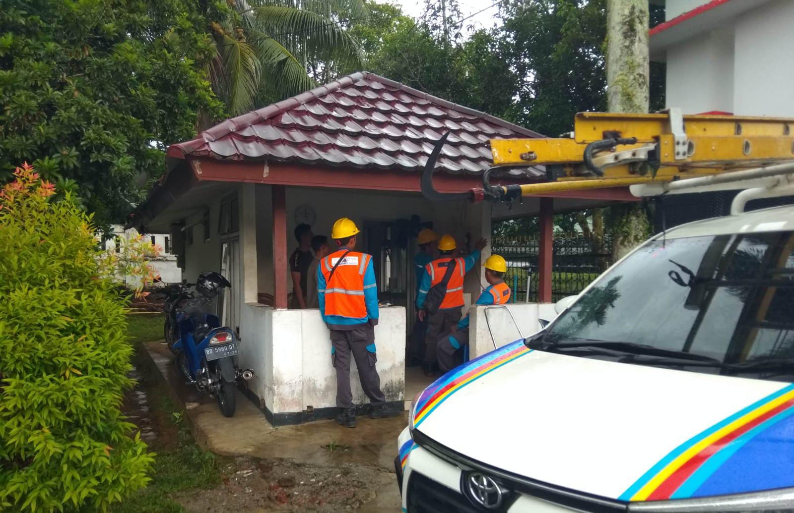 Mengerikan, Foto Sambaran Petir yang Rusak Penerangan di Rumah Dinas Bupati Bengkulu Utara