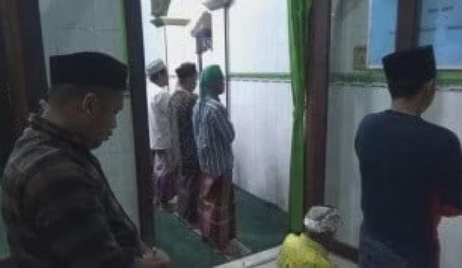 Viral! 20 Rakaat Hanya 10 Menit Saja, Jama'ah Shalat Tarawih di Jawa Timur Tercepat di Indonesia 