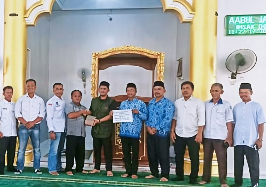 Serahkan Bantuan Rp300 Juta, Febri Yurdiman : Untuk Kemakmuran Masjid dan Pelihara Anak Yatim