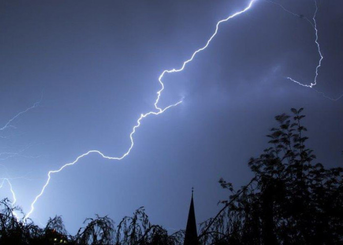 Saat Mendengar Petir Menggelegar, Jangan Lupa untuk Membacakan Doa untuk Perlindungan