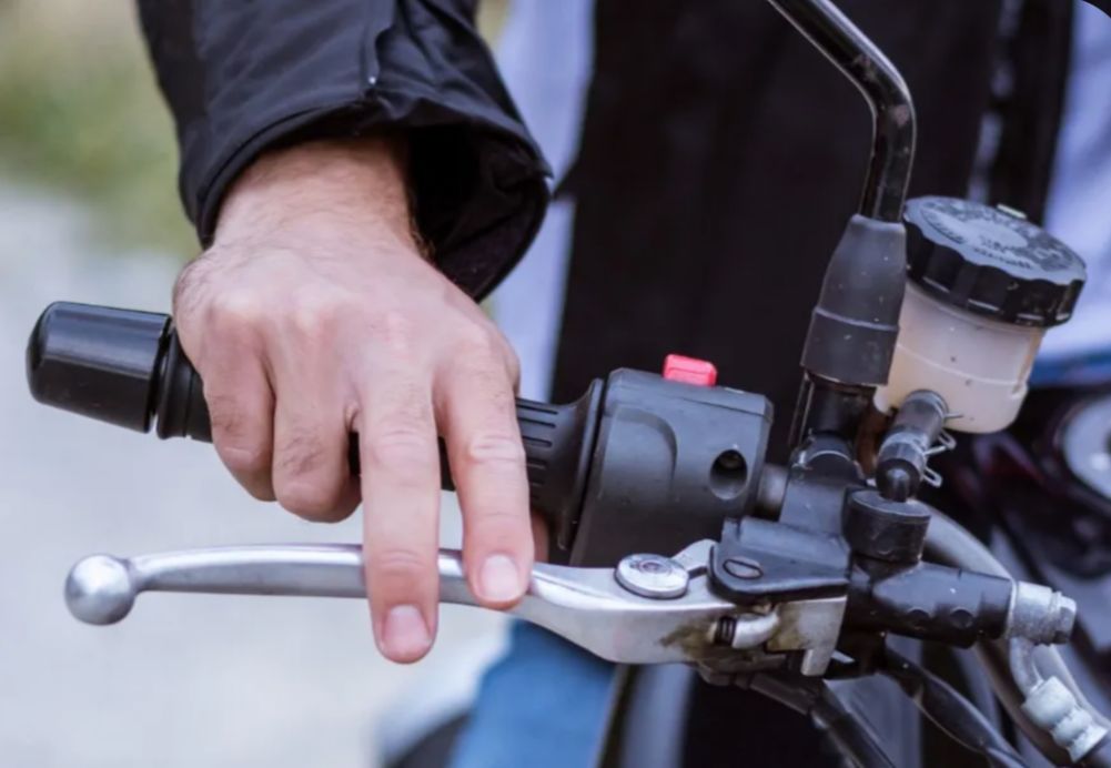 Gas Motor Nyangkut? Tenang, Atasi dengan 4 Langkah Ini!