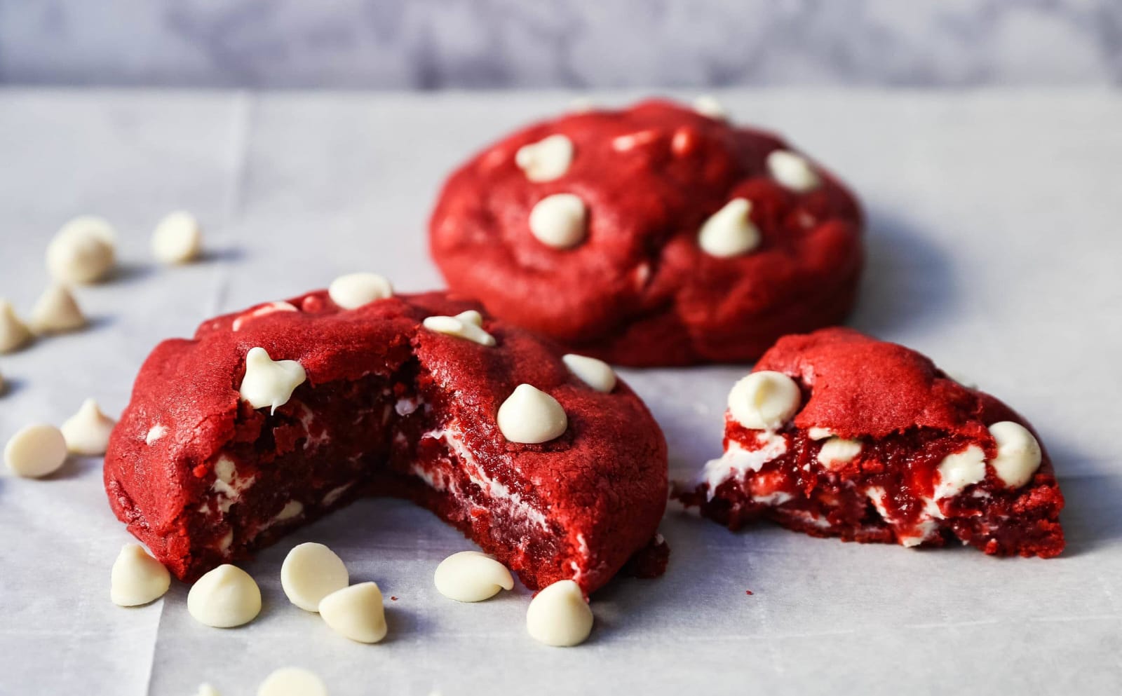 Butuh Camilan Lezat yang Memikat Mata dan Lidah, Kamu Harus Cobain Red Velvet Cookies