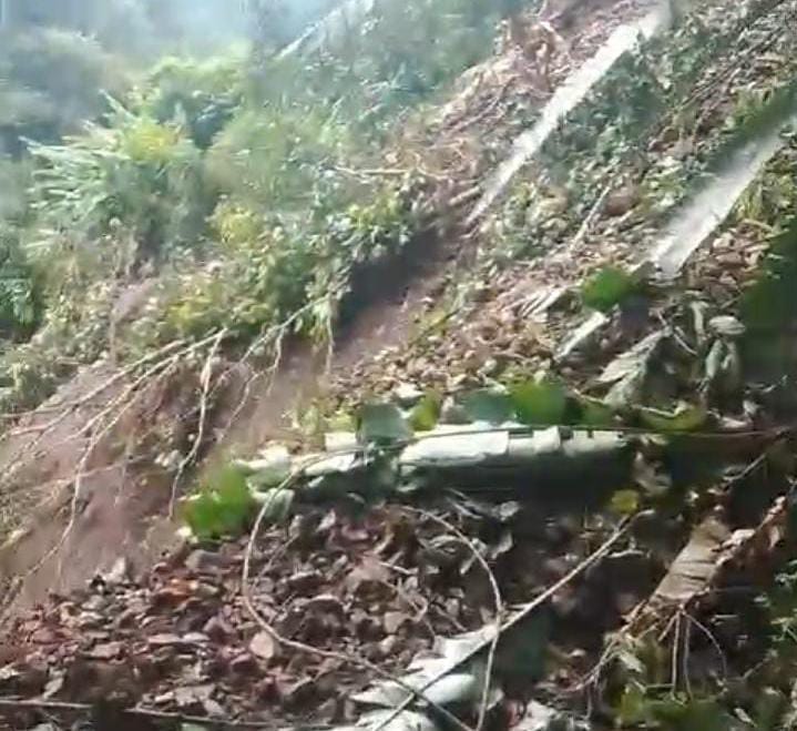 Lagi, Rel Molek Menuju Lebong Tandai di Wilayah Lebong Tengah Pagi Ini Tertimbun Longsor