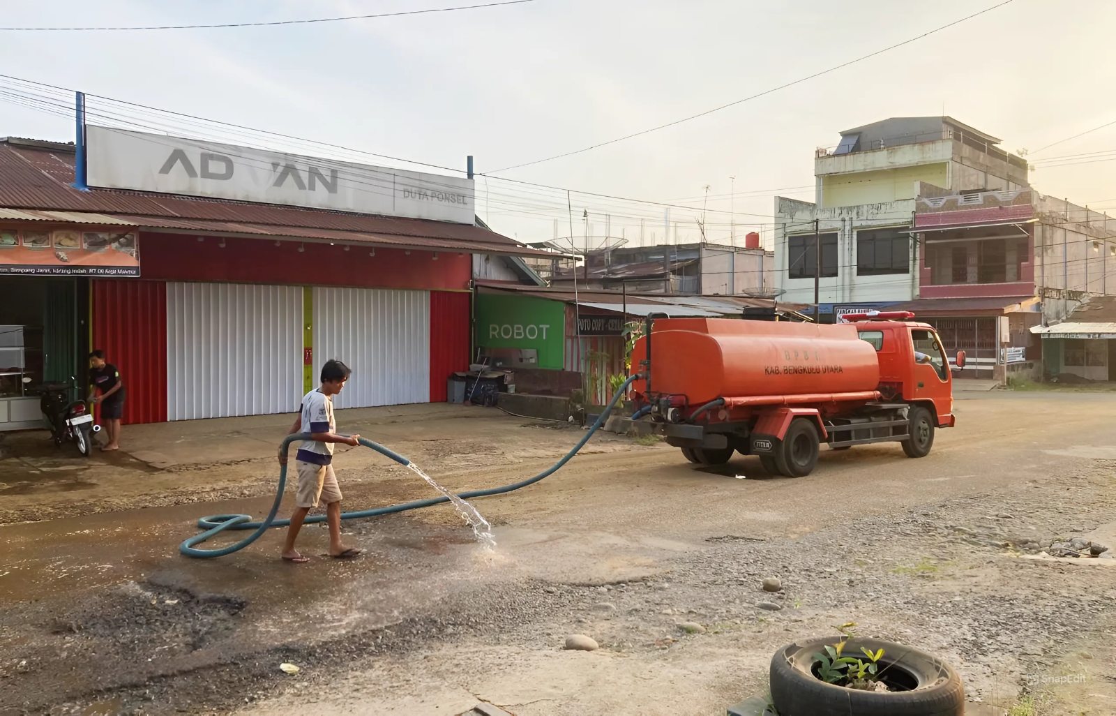 BPBD Bengkulu Utara Lakukan Pembersihan Debu Pembangunan Pasar Purwodadi 