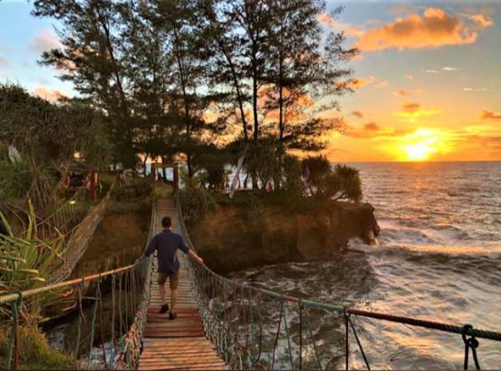 Pantai Sungai Suci, Wisata Andalan untuk Menikmati Sunset di Bengkulu Tengah