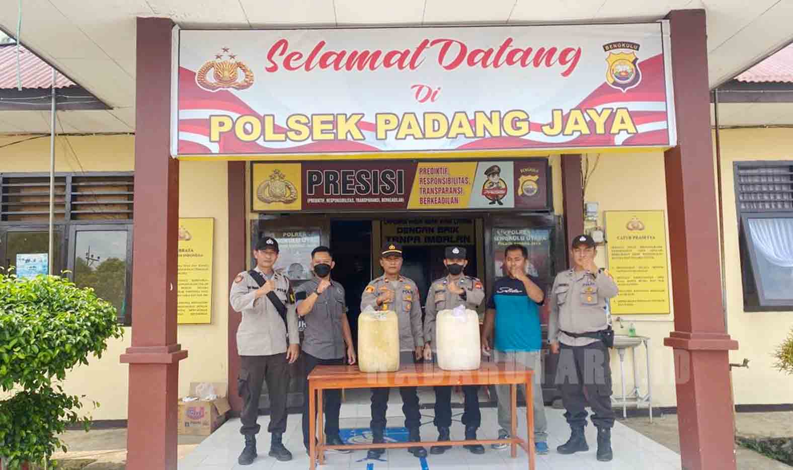 Cegah Kejahatan, Polsek Padang Jaya Amankan 70 Liter Tuak