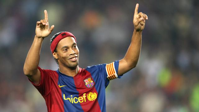 Shopee Gandeng Ronaldinho! Selebrasi Samba Sang Legenda Bikin Netizen Heboh