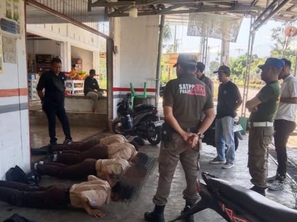 Nongkrong Saat Jam Sekolah, Pelajar Terjaring Razia Satpol PP