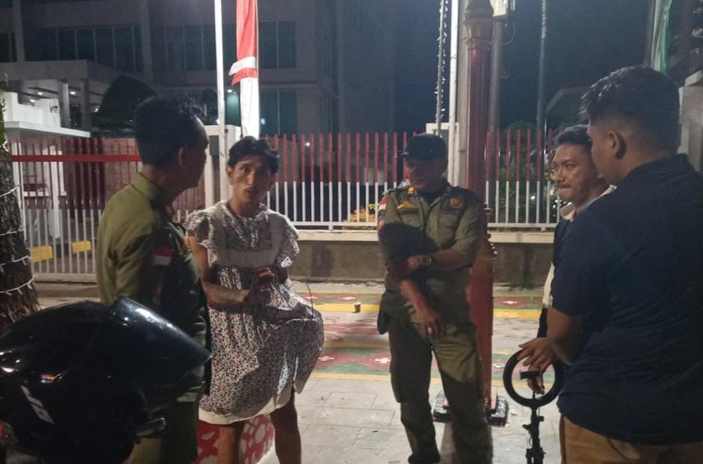 Live Kenakan Daster, Pria Asal Bengkulu Utara Berurusan dengan Satpol PP