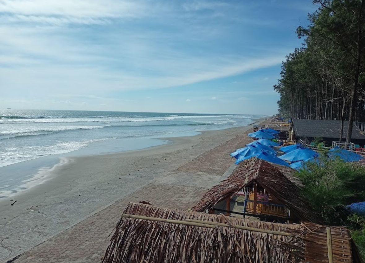 Pantai Pasir Putih, Spot Terbaik untuk Berburu Sunset di Kota Bengkulu