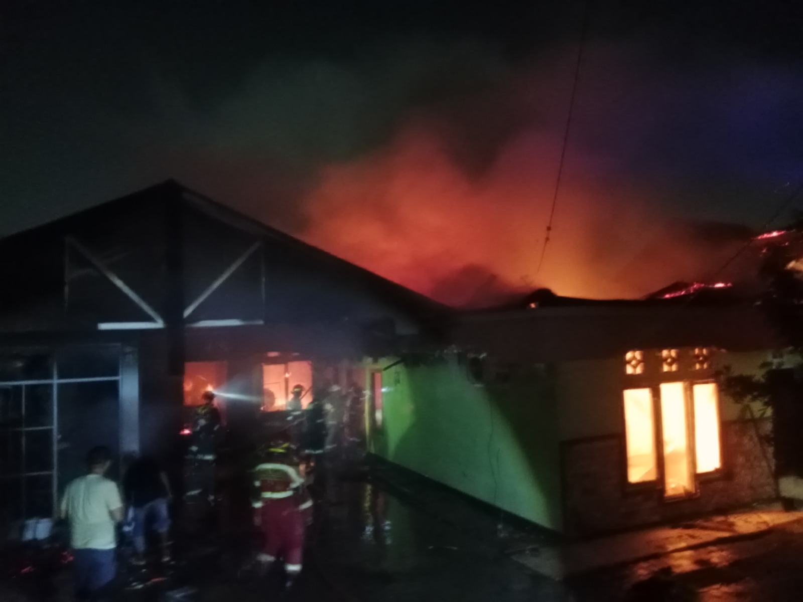 Rumah Notaris Terbakar, Seorang Nenek Nyaris Terjebak