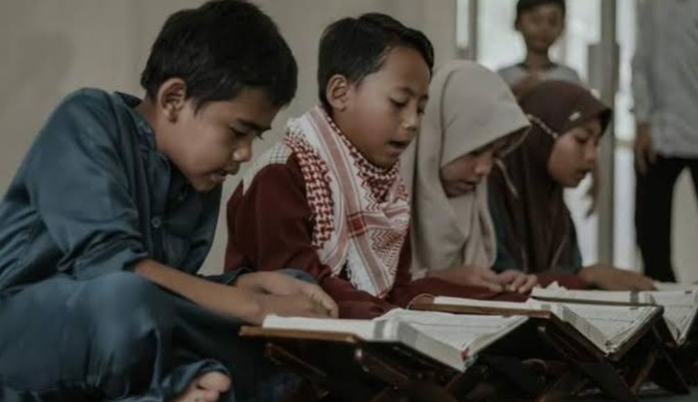 Ajarkan Pada Anak Sejak Dini, Ini Bacaan Doa untuk Orang Tua