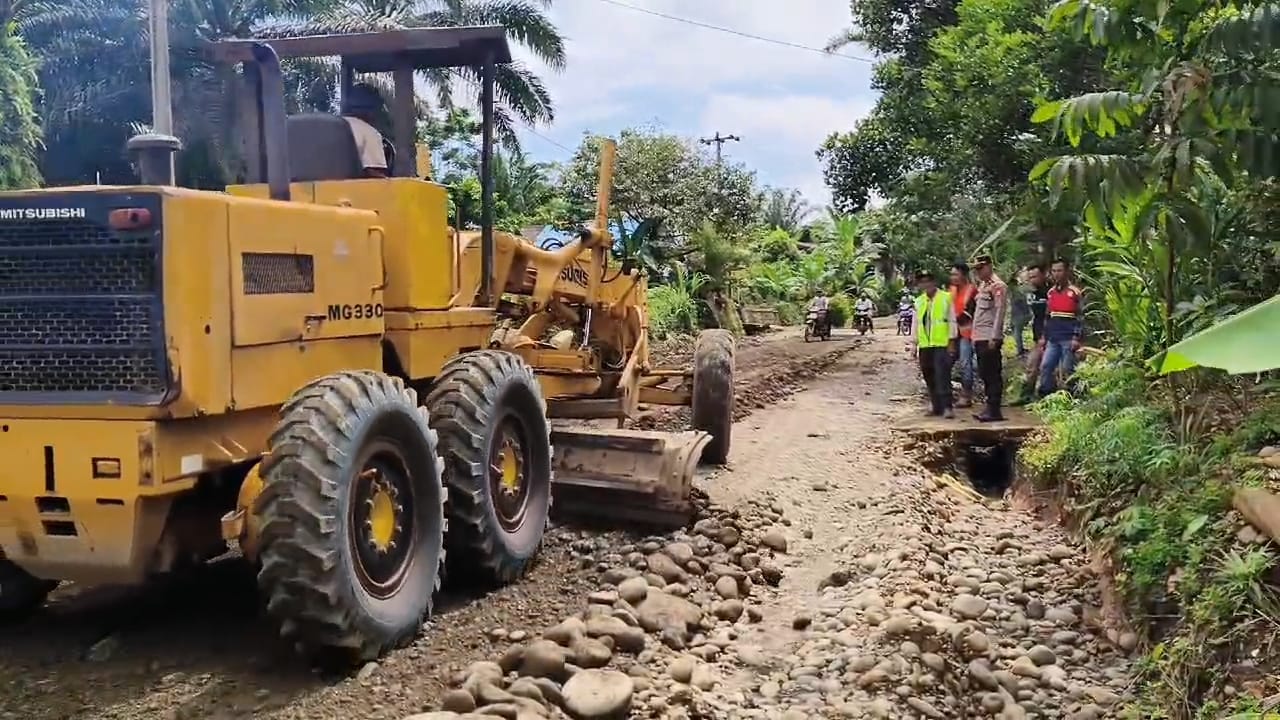 Dianggarkan Rp8,6 Miliar, Jalan Marga Sakti-Tanah Hitam Dihotmix