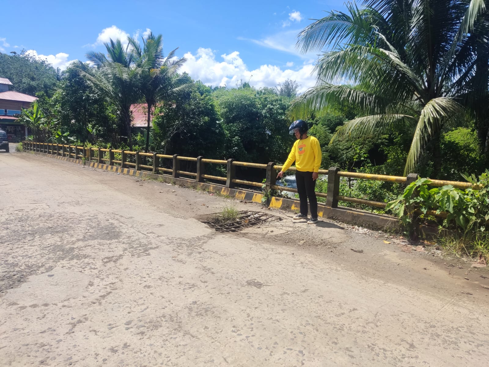 Jembatan Kerkap Masih Dibiarkan Berlubang