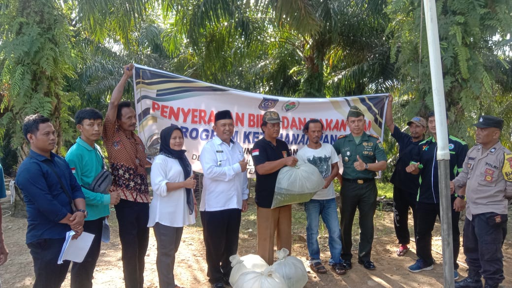 Tabur Bibit Ikan, Pemdes Cipta Mulya Perkuat Ketahanan Pangan Masyarakat