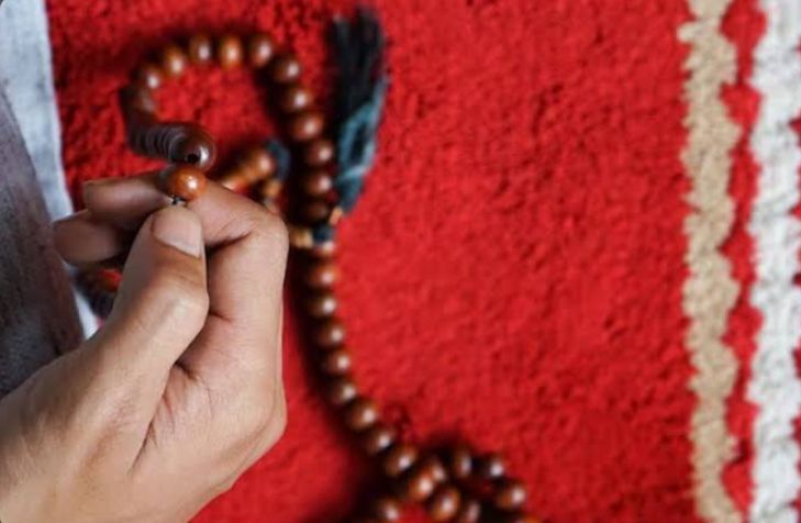 Jalan Keluar dari Segala Masalah Keuangan, Baca Zikir Tasbih Malaikat 100 Kali Diantara Dua Waktu Ini