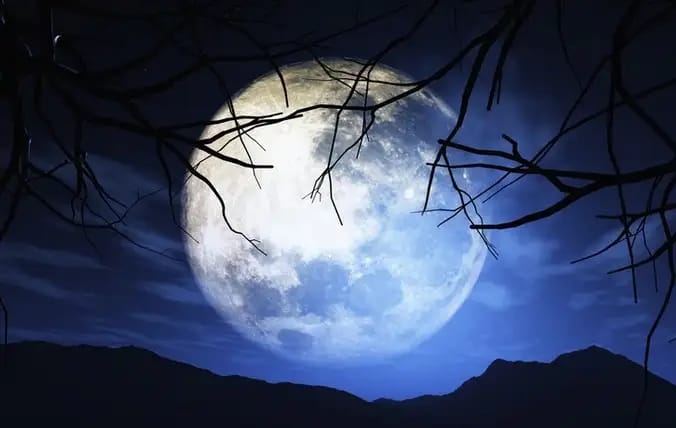 5 Mitos Seputar Bulan Purnama yang Bikin Merinding!