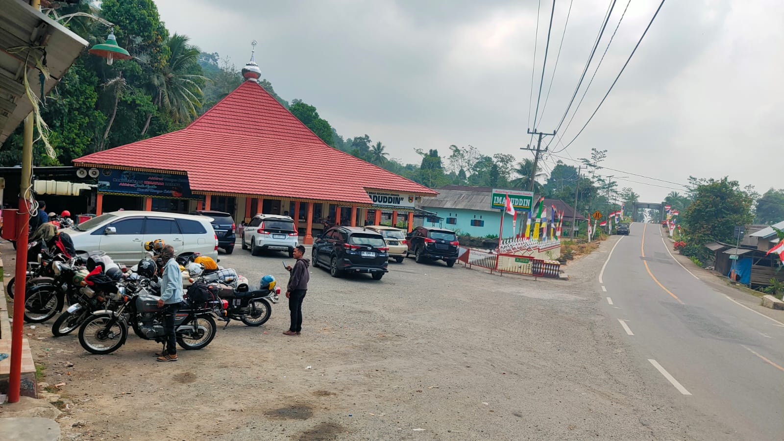 Masjid Imaduddin Tanggamus, Sediakan Kopi Gratis dan Rest Area di Lintas Barat Sumatera