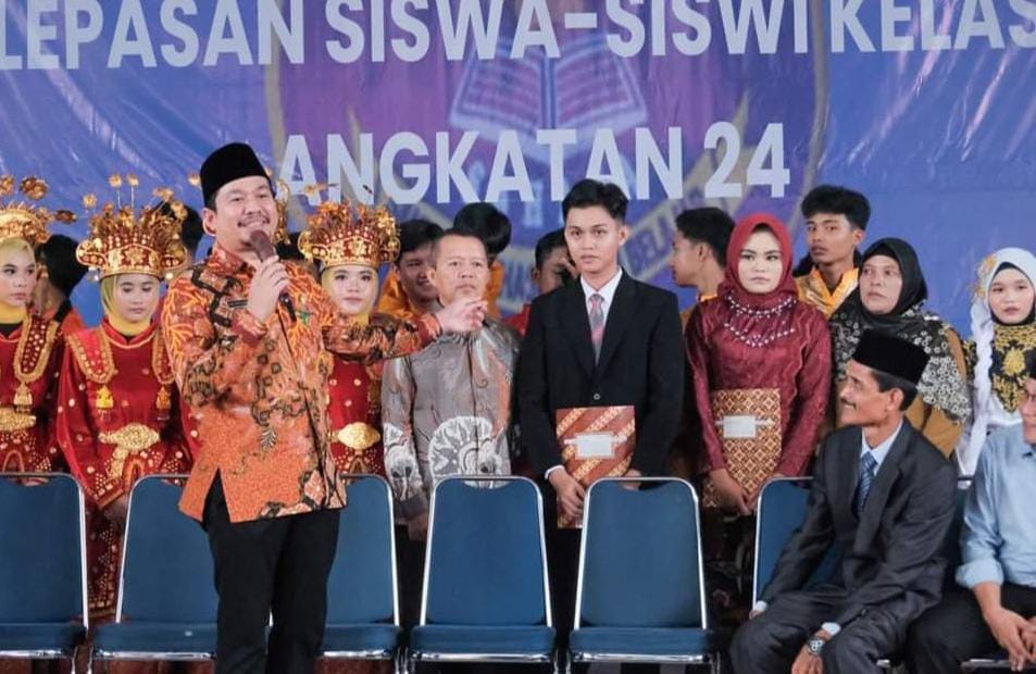 Hadiri Pelepasan SMAN 2 Bengkulu Utara, Wabup Arie Septia Adinata Ajak Pelajar Membangun Daerah