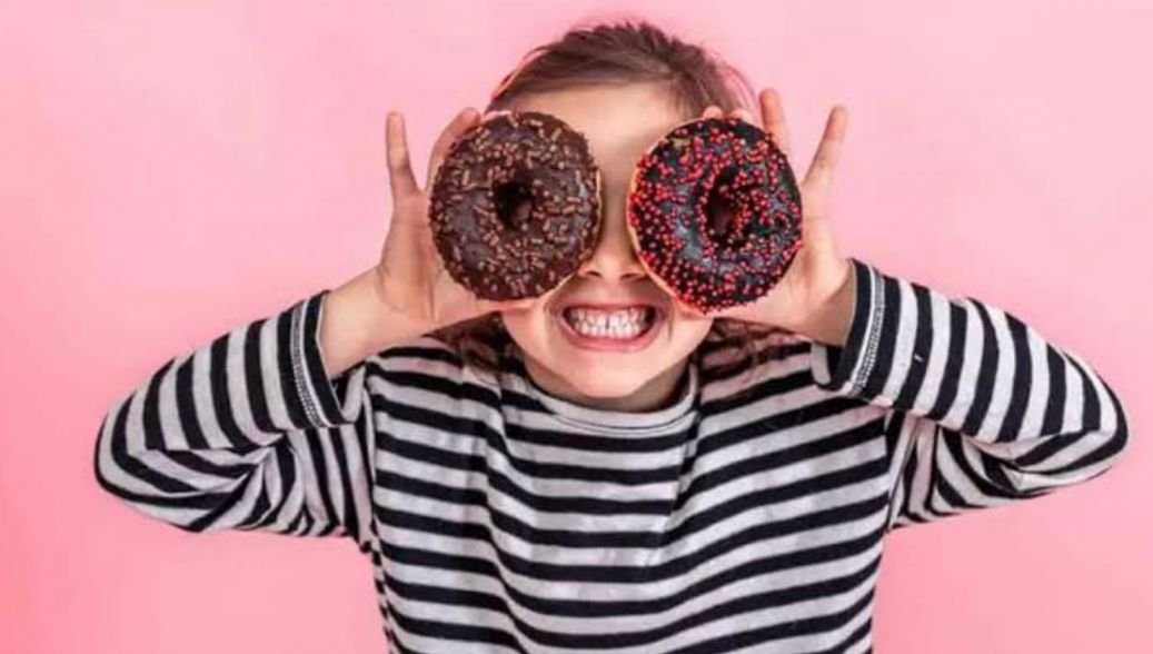 Agar Tidak Sugar Rush, Coba 5 Cara Ini untuk Bantu Anak Mengurangi Makanan Manis