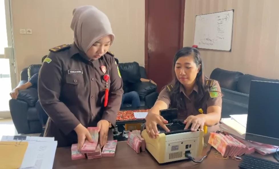  Dua Terdakwa Dugaan Korupsi Proyek Lab Dinkes Kota Kembalikan KN Rp.146,2 Juta