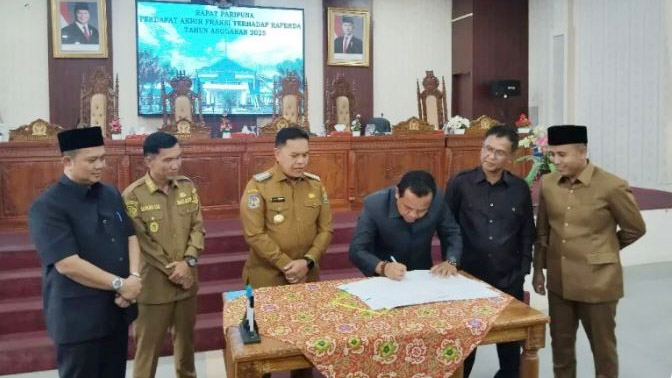 Seluruh Fraksi Setujui Raperda APBD Perubahan 2025 Kabupaten Lebong