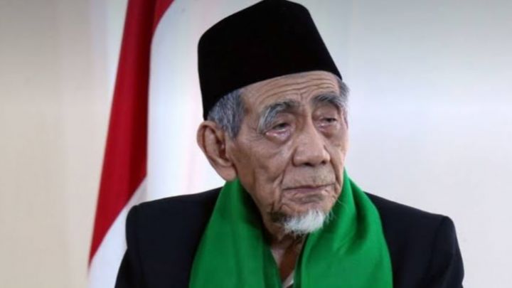 Ijazah Mbah Moen Agar Segera Mendapat Panggilan Naik Haji, Amalkan Ini Ketika Sholat