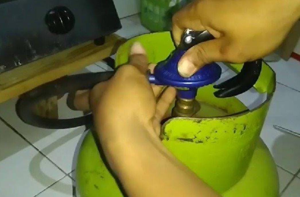 Bingung Gas di Rumah Berbau dan Berbunyi Setelah Dipasang? Ternyata Ini Penyebabnya